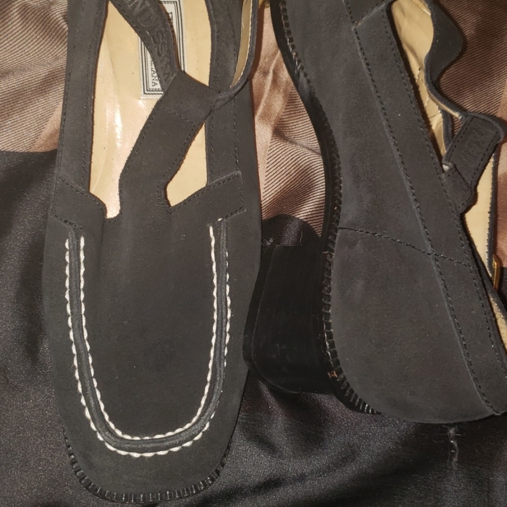 SHOES - Picture 2 of 4